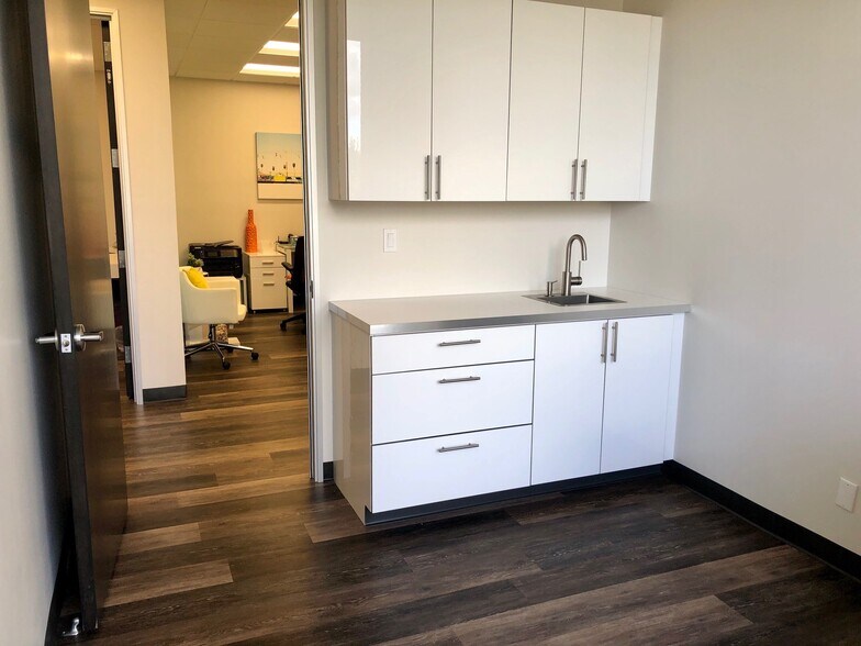 More Photos Of 369 San Miguel Dr, Newport Beach Medical For Lease
