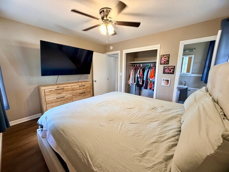 More Photos Of 1400 Pearman Dairy Rd, Anderson Office For Sale