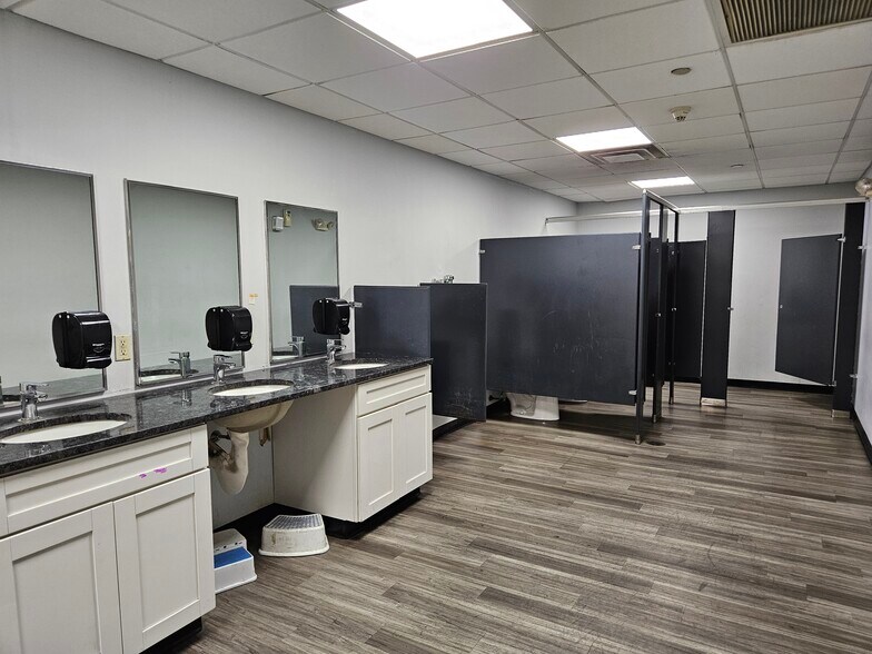 More Photos Of 142 State Route 111, Hampstead Freestanding For Sale