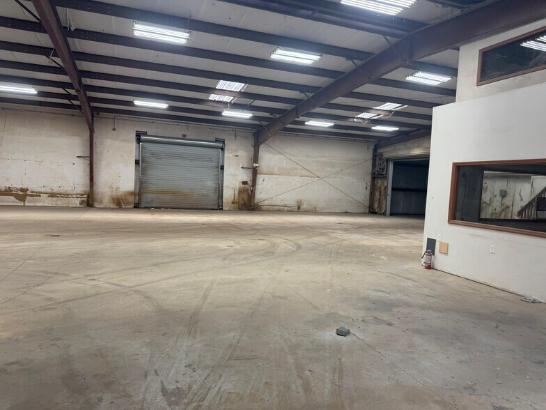 More Photos Of 4006 W Crest Ave, Tampa Industrial For Lease