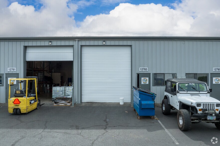 More Photos Of 12781-12783 NE Whitaker Way, Portland Warehouse For Lease