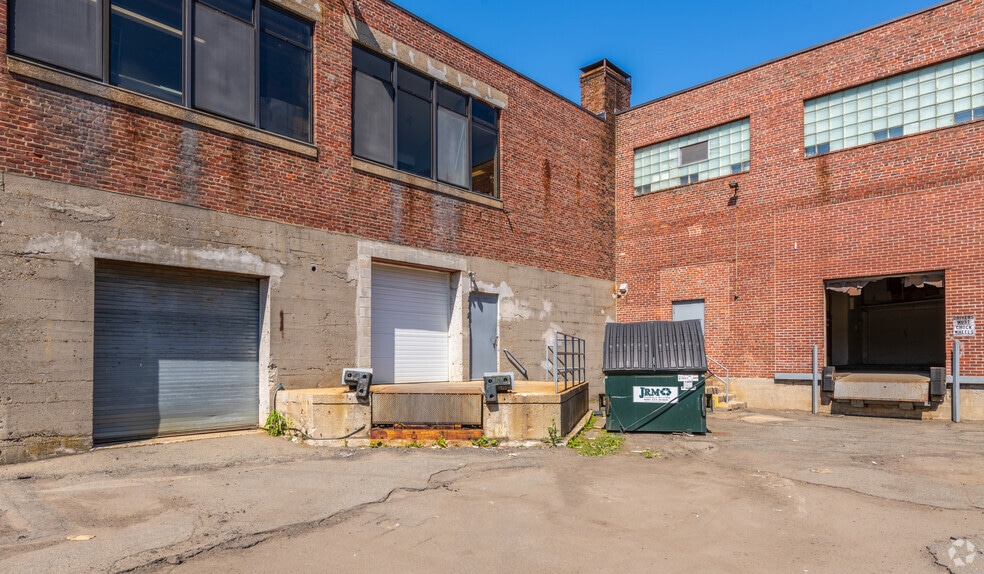 More Photos Of 44-48 Garden St, Everett Warehouse For Lease