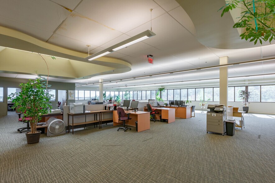 More Photos Of 6 Kitty Hawk Lndg, Londonderry Office For Sale