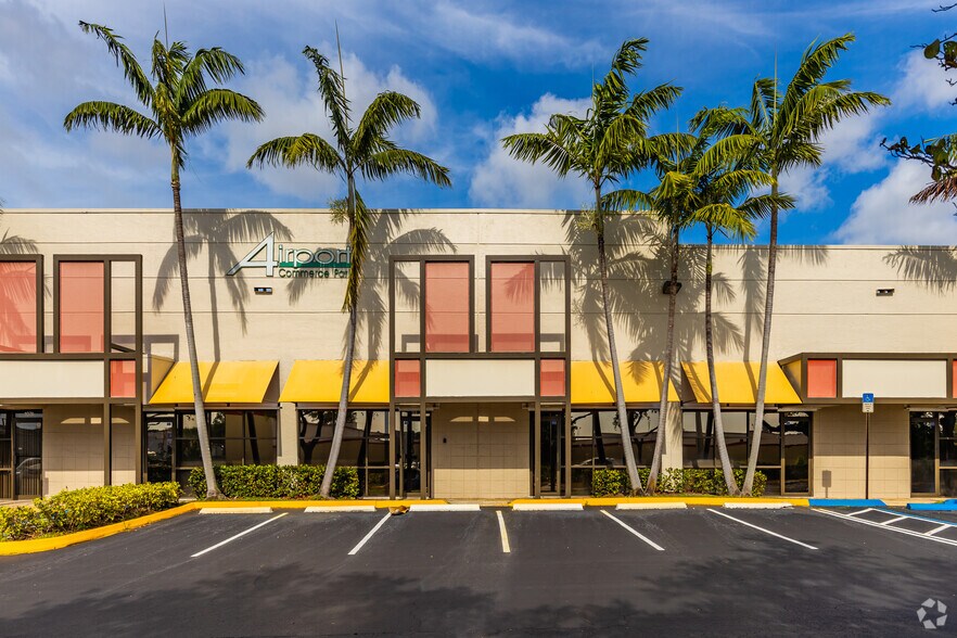 More Photos Of 4101 Ravenswood Rd, Dania Beach Office For Lease