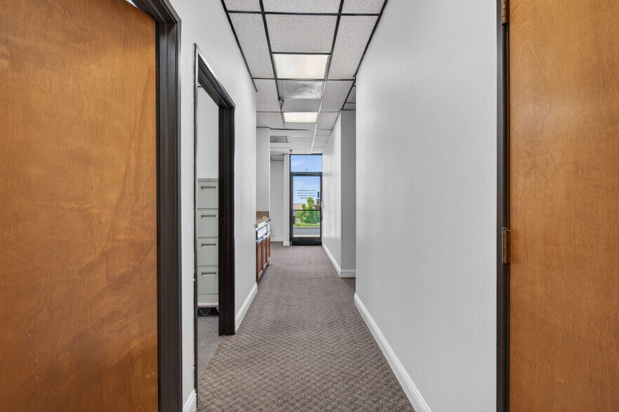 More Photos Of 4125 Market St, Ventura Light Manufacturing For Sale