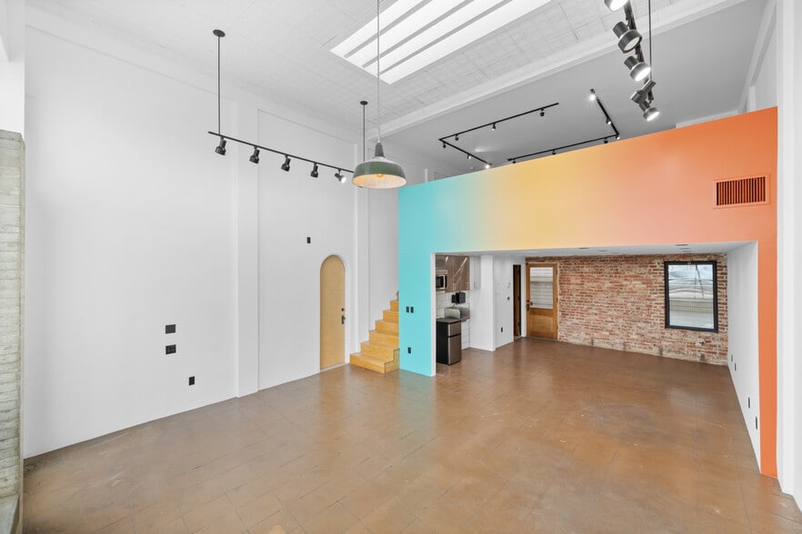 More Photos Of 901-907 Pacific Ave, Venice Storefront For Lease