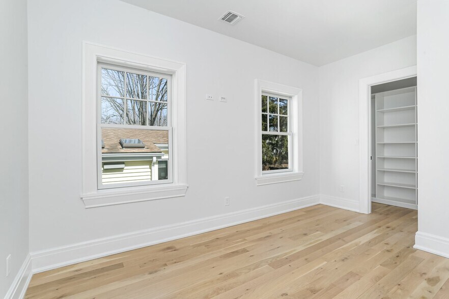 More Photos Of 25 Henry St, Greenwich Apartments For Sale