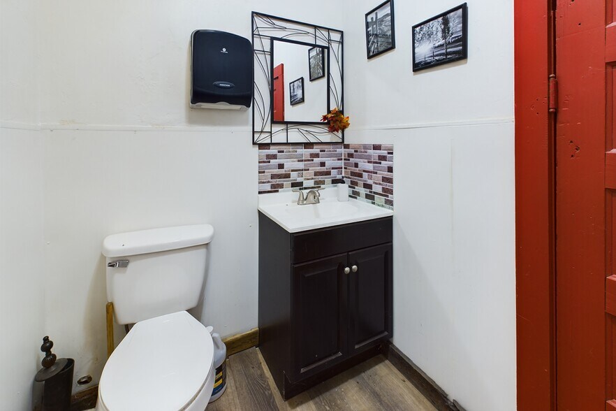 More Photos Of 213and 233 Main st, Roy Restaurant For Sale