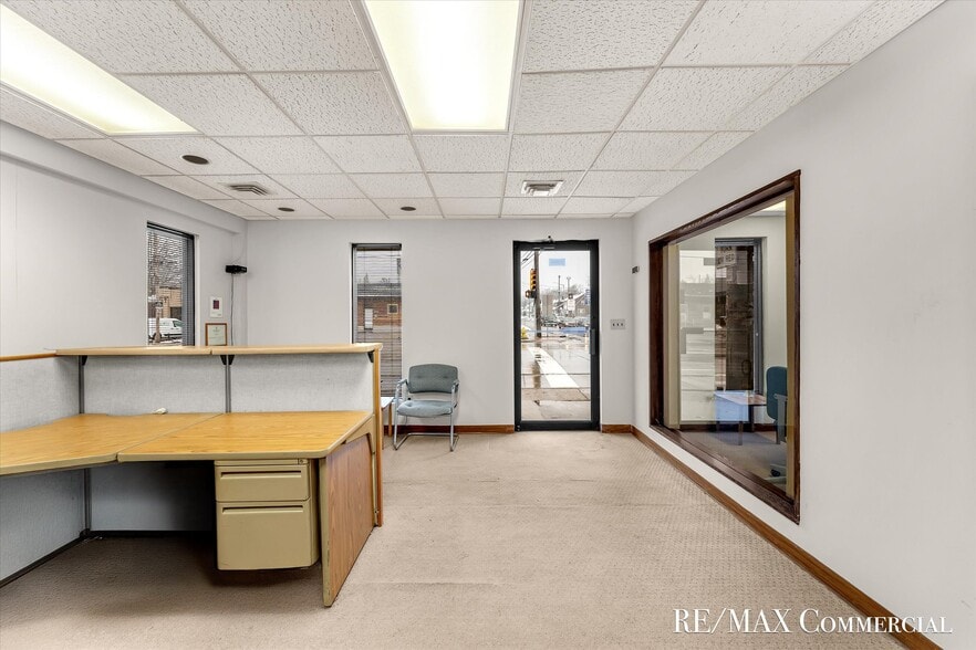 More Photos Of 758 Burton St SE, Grand Rapids Office For Sale