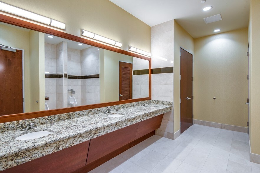 More Photos Of 1225 S Main St, Grapevine Loft Creative Space For Lease