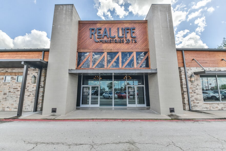 More Photos Of 1222 W Main St, Tomball Religious Facility For Sale