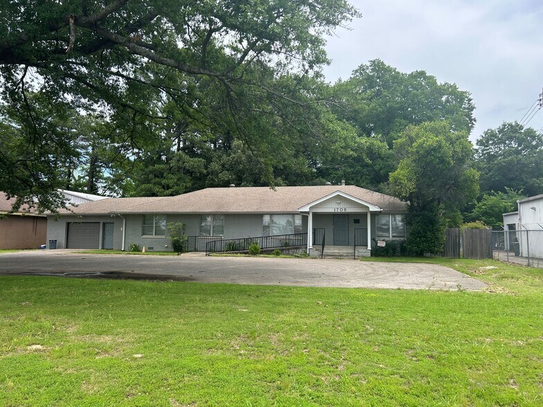 More Photos Of 1706 Bartlett Rd, Memphis Office For Lease