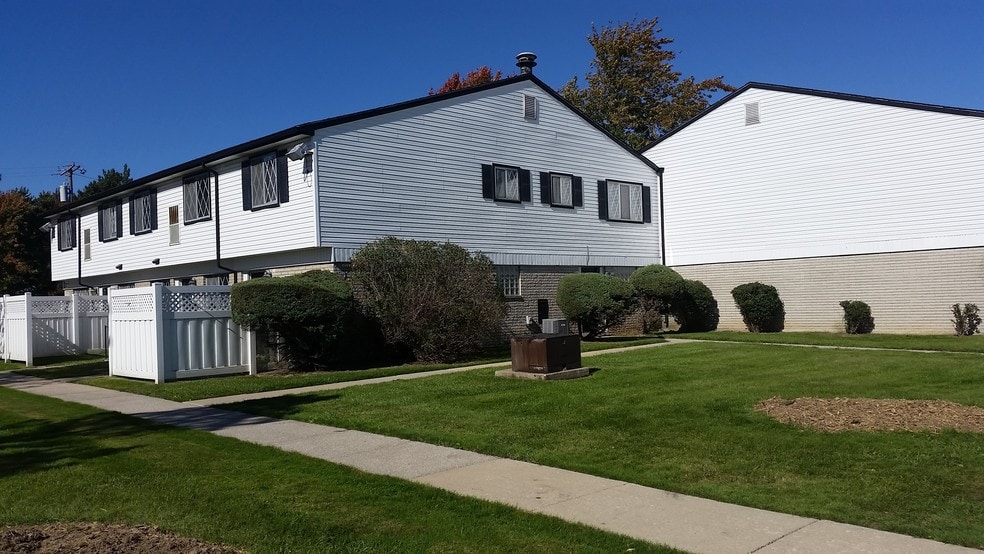 More Photos Of 24949 Mayfair Dr, Flat Rock Apartments For Sale