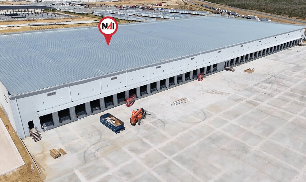 More Photos Of 19926 Kraus Lp, Laredo Distribution For Sale