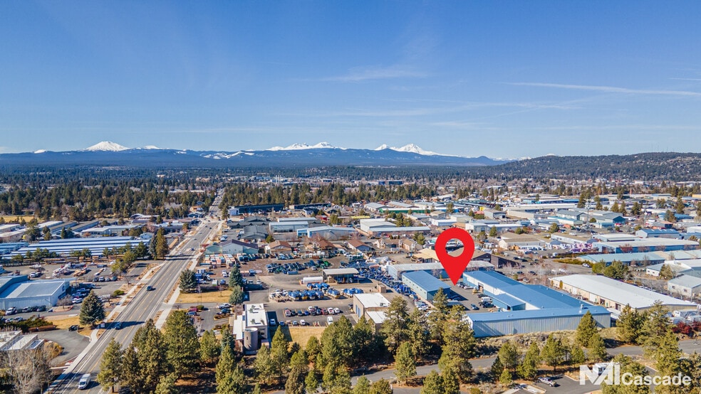 More Photos Of 1305-1309 SE Armour Rd, Bend Warehouse For Lease
