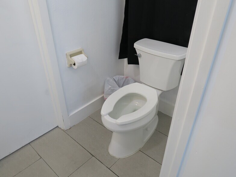 More Photos Of 5638 Star Ln, Houston Auto Dealership For Lease