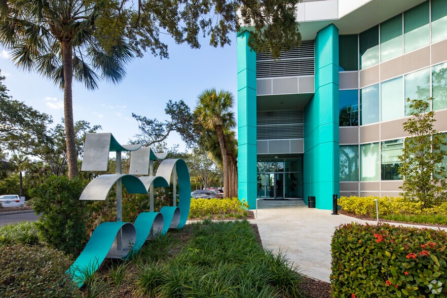 More Photos Of 550 N Reo St, Tampa Office For Lease
