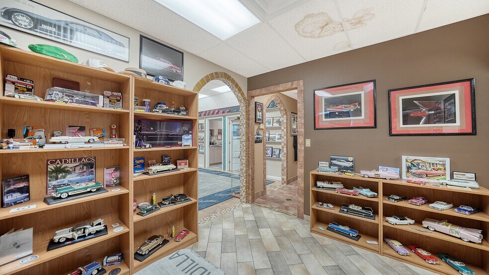 More Photos Of 2111 Whitfield Park Dr, Sarasota Showroom For Sale