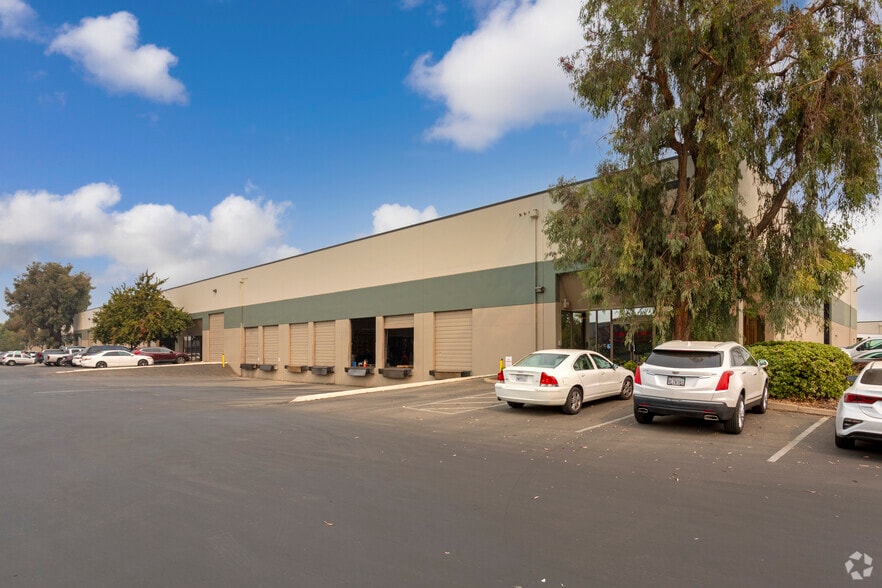 More Photos Of 4603 N Brawley Ave, Fresno Unknown For Lease