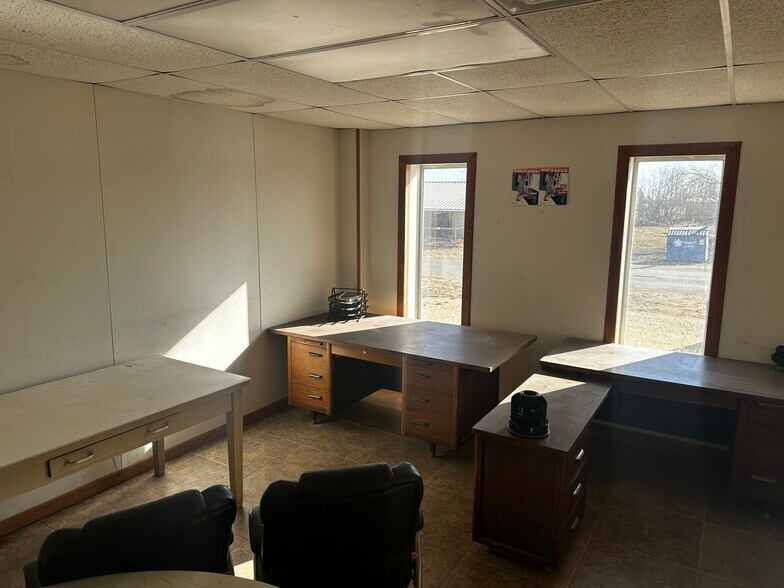 More Photos Of 601 Rex, Forsan Industrial For Sale