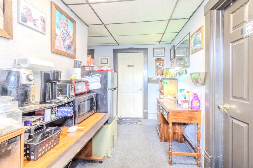 More Photos Of 1154 5th Ave, East McKeesport Office For Sale