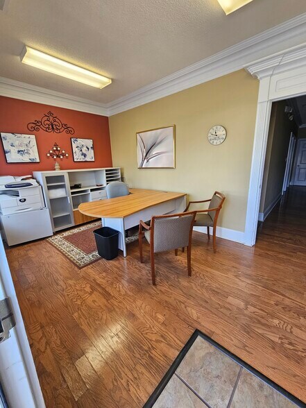 More Photos Of 500 W Lanier Ave, Fayetteville Office For Sale