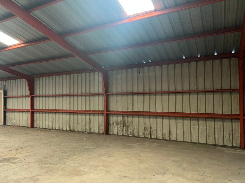 More Photos Of 126 S Gordon St, Ashburn Warehouse For Sale