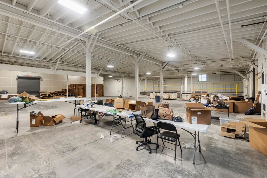 More Photos Of 35 S Hanford St, Seattle Warehouse For Lease
