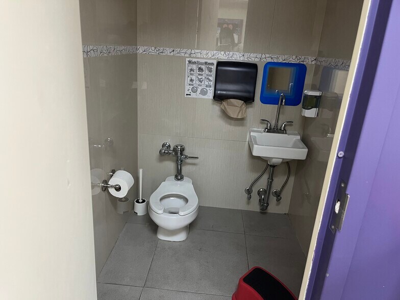 More Photos Of 42-35 Main St, Flushing Apartments For Sale