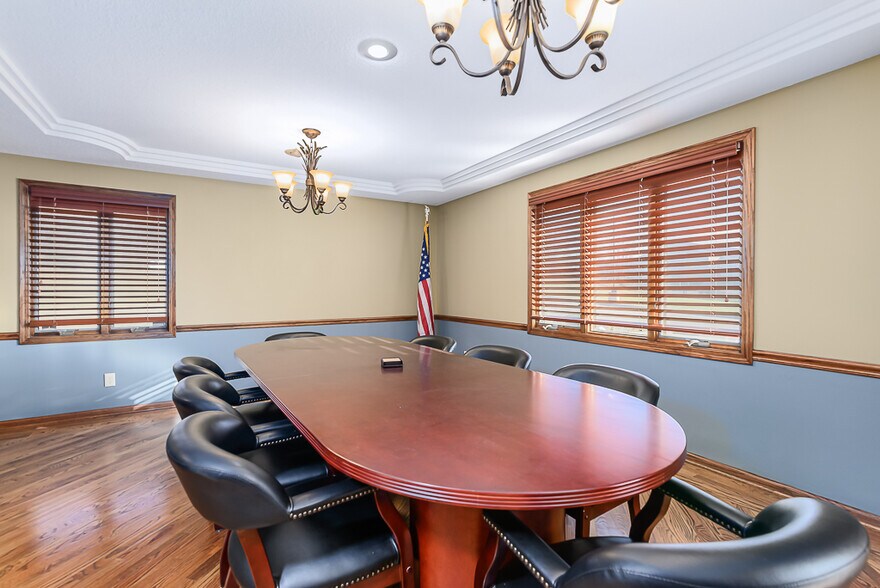 More Photos Of 9340 Parallel Pky, Kansas City Office For Sale