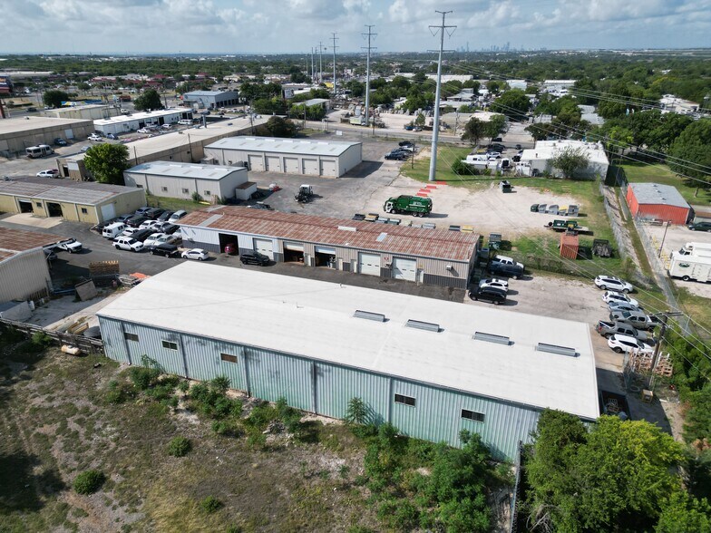 More Photos Of 11116 N Lamar Blvd, Austin Service For Sale