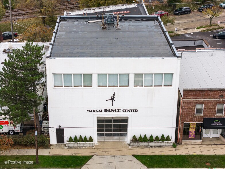 More Photos Of 2109-2119 Green Bay Rd, Highland Park Storefront Retail Residential For Sale