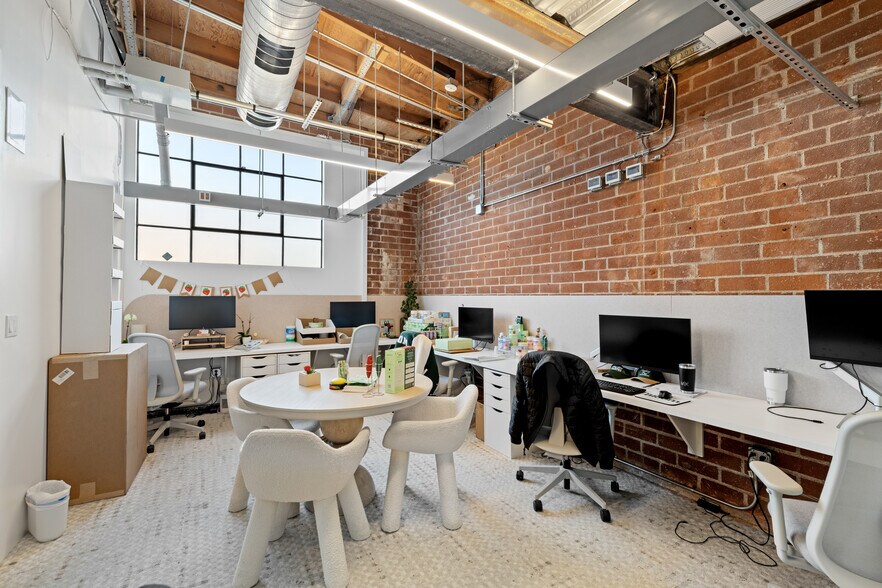 More Photos Of 523 Victoria Ave, Venice Loft Creative Space For Lease