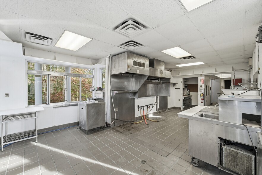 More Photos Of 5079 James Madison Pky, King George Fast Food For Sale