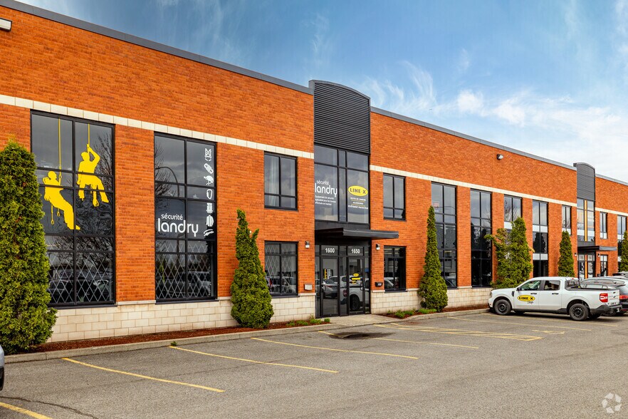 More Photos Of 1400-1950 Rue Bernard-Lefebvre, Laval Warehouse For Lease