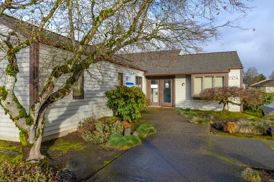 Primary Photo Of 504 Villa Rd, Newberg Medical For Sale
