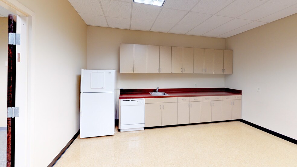 More Photos Of 1600 Westgate Cir, Brentwood Office For Lease