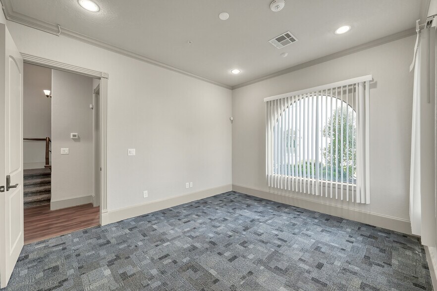 More Photos Of 250 Ed English Dr, Shenandoah Office For Sale