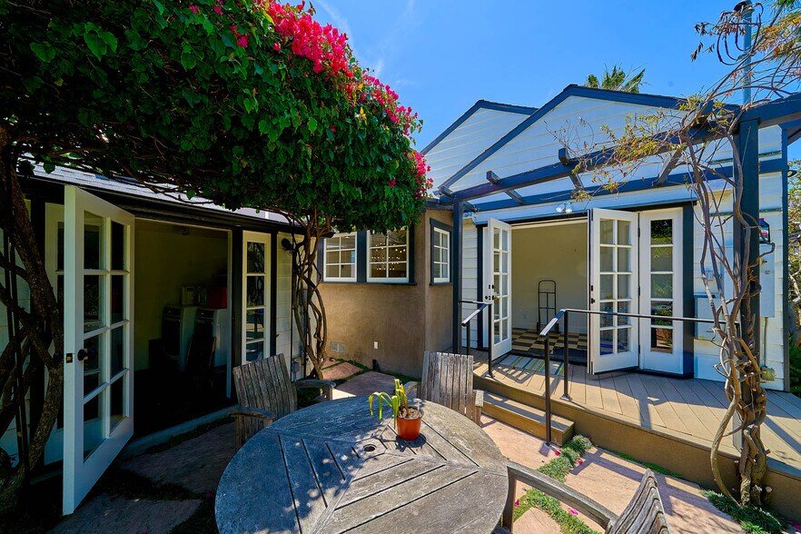 More Photos Of 1321-1325 Abbot Kinney Blvd, Venice Freestanding For Sale