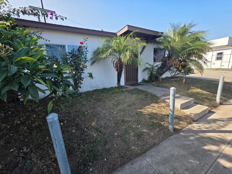 More Photos Of 8858 Flower St, Bellflower Freestanding For Lease