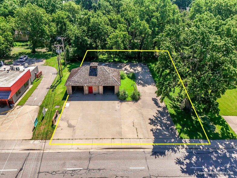 More Photos Of 220 N 2nd Ave, Mulvane Carwash For Sale