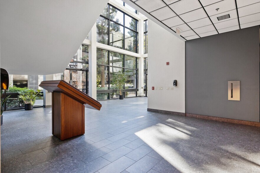 More Photos Of 100 Willow Plz, Visalia Medical For Sale