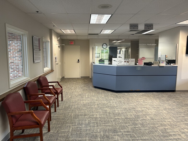 More Photos Of 74 Mack St, Windsor Medical For Sale