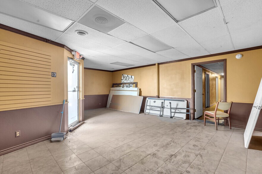 More Photos Of 2323 Kermit Hwy, Odessa General Retail For Sale