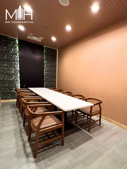 More Photos Of 4788-4794 Ashford Dunwoody Rd, Dunwoody Storefront For Lease