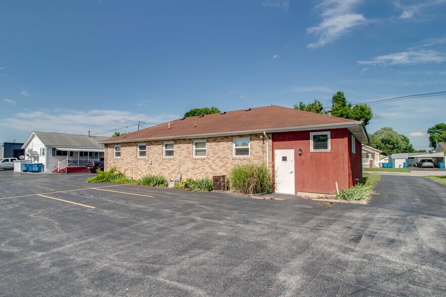 More Photos Of 440 S Prairie St, Bethalto General Retail For Sale