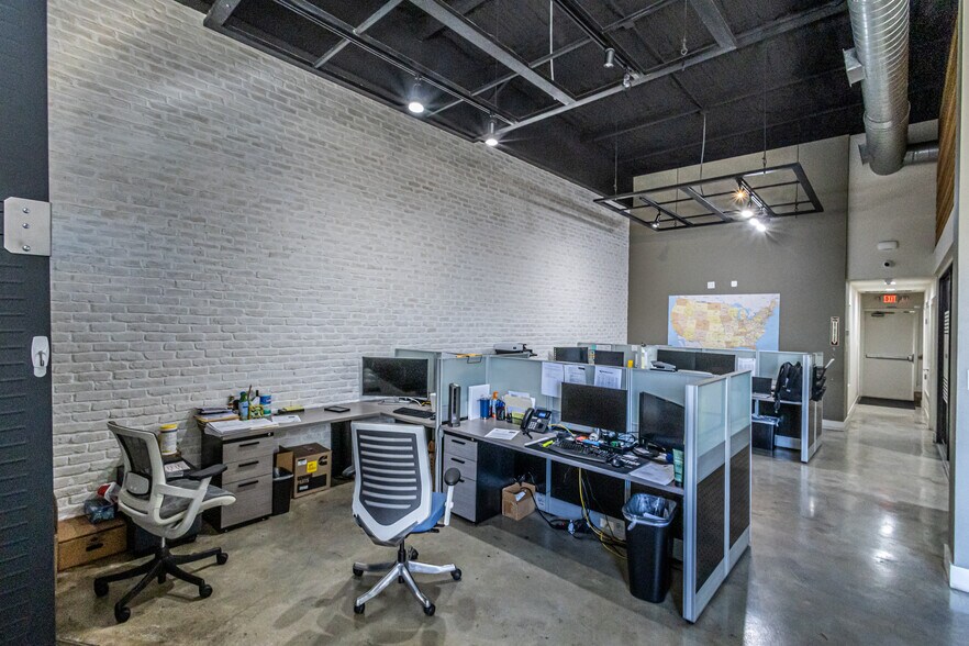 More Photos Of 302 Crossroads Loop, Laredo Office For Lease