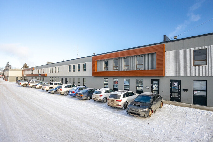 More Photos Of 11503-11571 160 St NW, Edmonton Flex For Lease