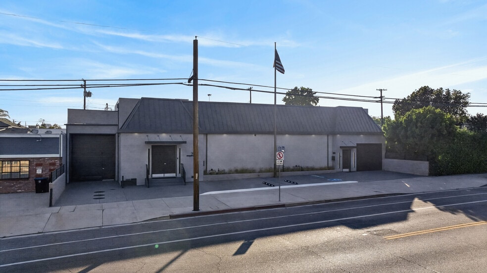 More Photos Of 703 S Main St, Burbank Showroom For Sale