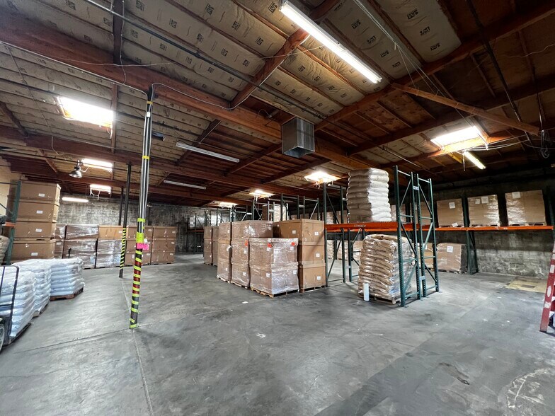 More Photos Of 860 Commerce St, Redding Warehouse For Lease